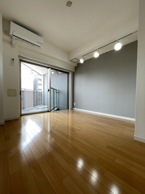 room 204005