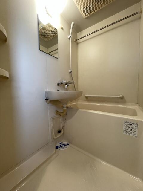 room 204007