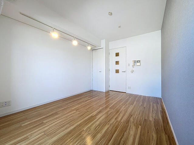 room 204008