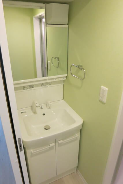 room 204073
